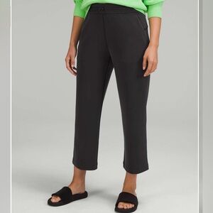 NWT Lululemon Softstreme High-Rise Straight Leg Crop
Black Size 4
